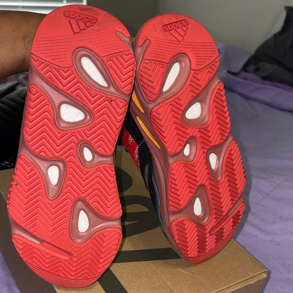 Adidas Yeezy Boost 700 - Picture 5 of 7